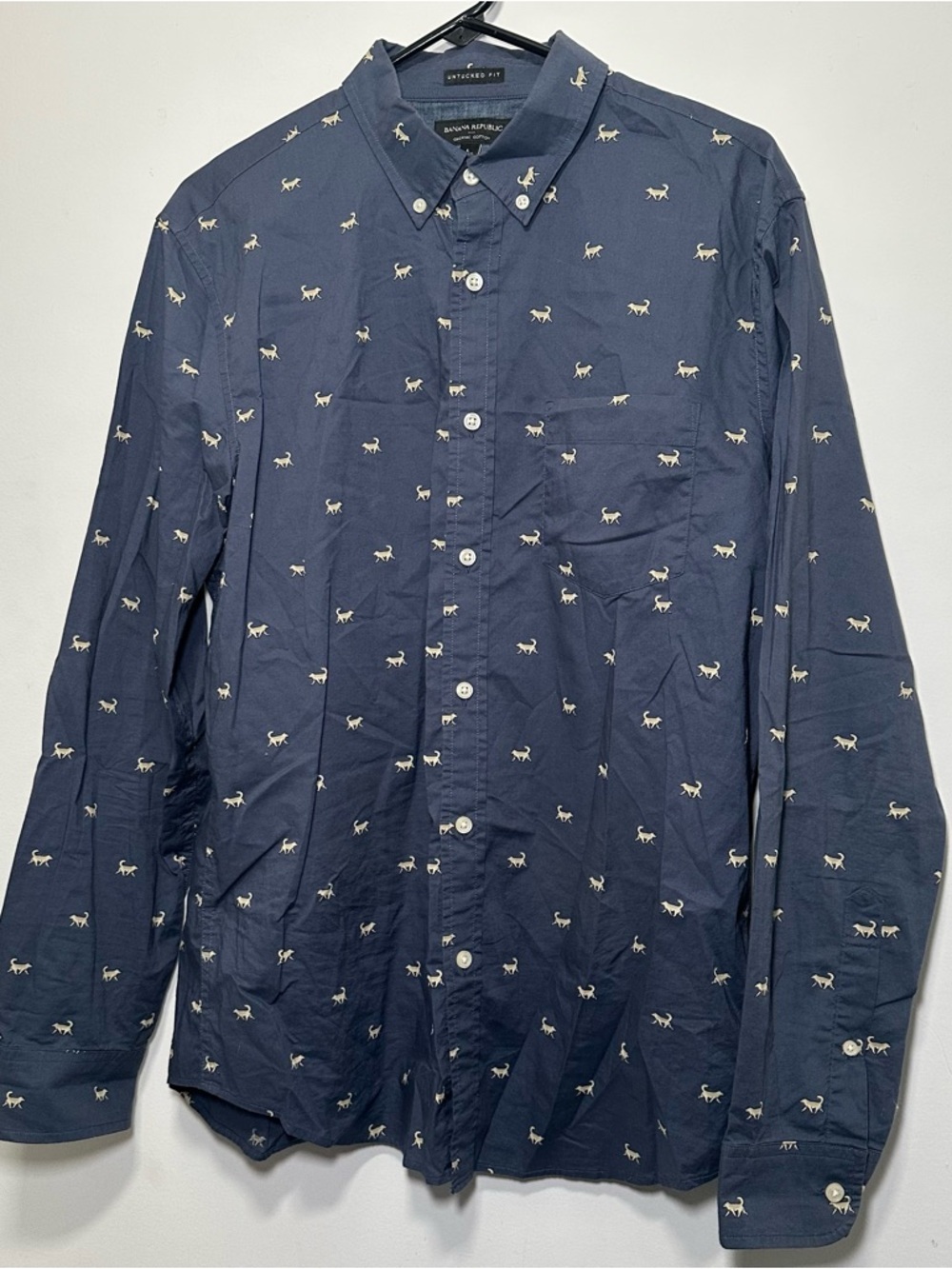 Banana Republic Untucked Novelty Wolf Print Button Up Shirt Blue Organic Cotton - Picture 3 of 16